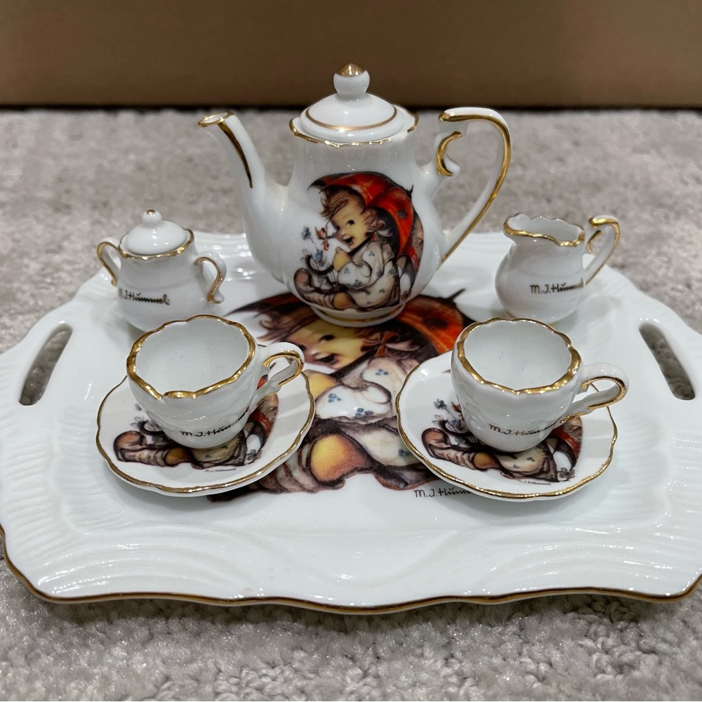 Hummel Miniature Tea Set